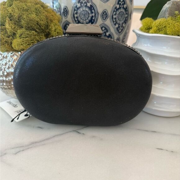 NWT Olga Berg Bria Crystal Fringe Clutch
⭐️read description - Picture 5 of 7